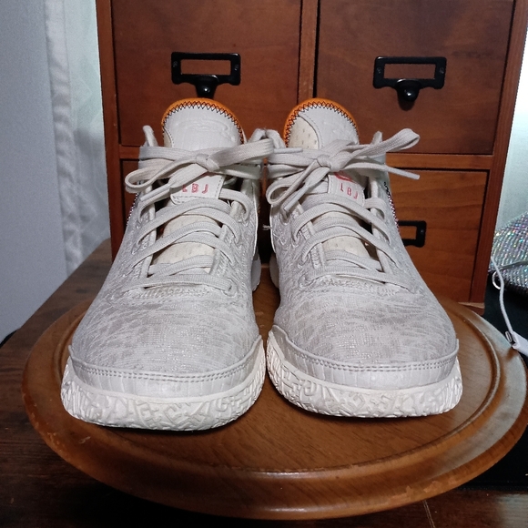 Nike Zoom LeBron James NXXT Sneakers with Pink and Orange Accents_8.5 - Picture 6 of 11